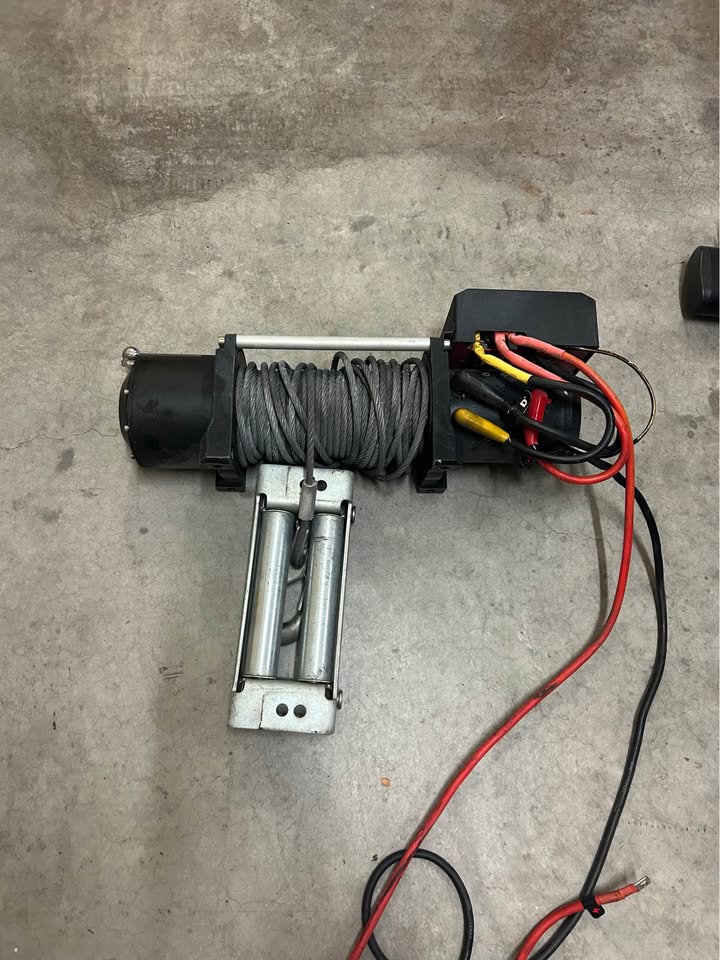 XRC8 Winch by Smittybilt in San Jose, CA (photo 2)