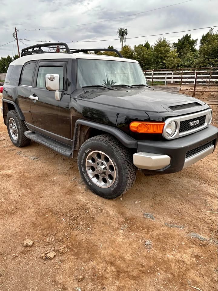 2011 Toyota FJ Cruiser in Phoenix, AZ (photo 1) — photo 1