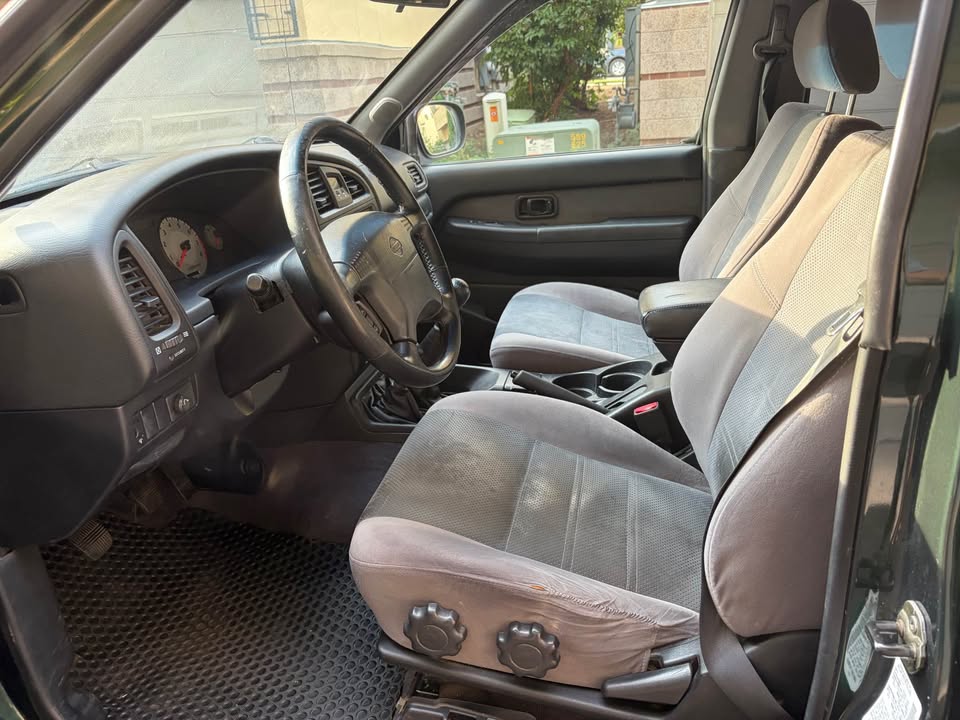 2001 Nissan Pathfinder SE Off-Road Sport Utility 4D (photo 10) — photo 10