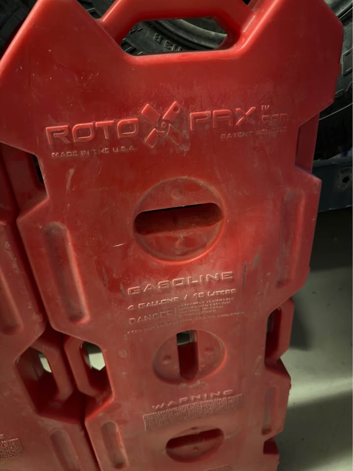 2 x 4-gal Rotopax Gas Cans in Peoria, AZ (photo 4) — photo 4