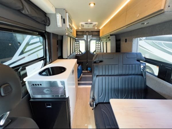2025 Storyteller Overland DARK MODE OG AWD (photo 5) — photo 5