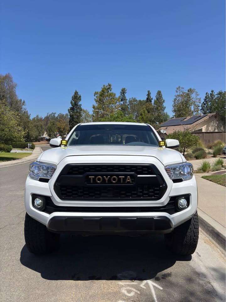 2022 Toyota Tacoma Double Cab · SR5 Trail Edition in Escondido, CA (photo 10)