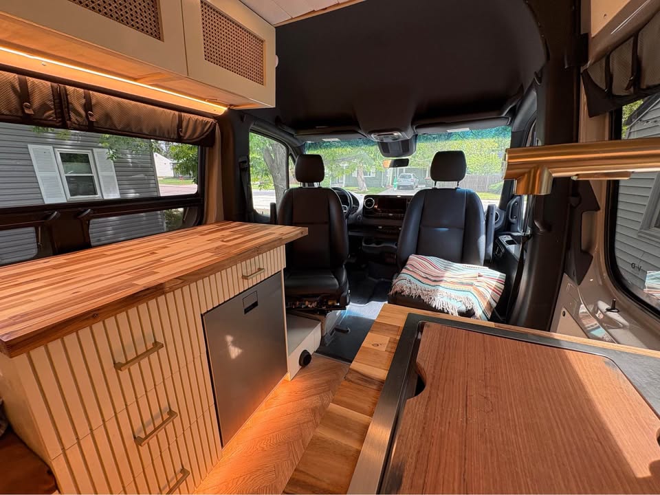 2023 Mercedes Sprinter 2500 in Littleton, CO (photo 6)