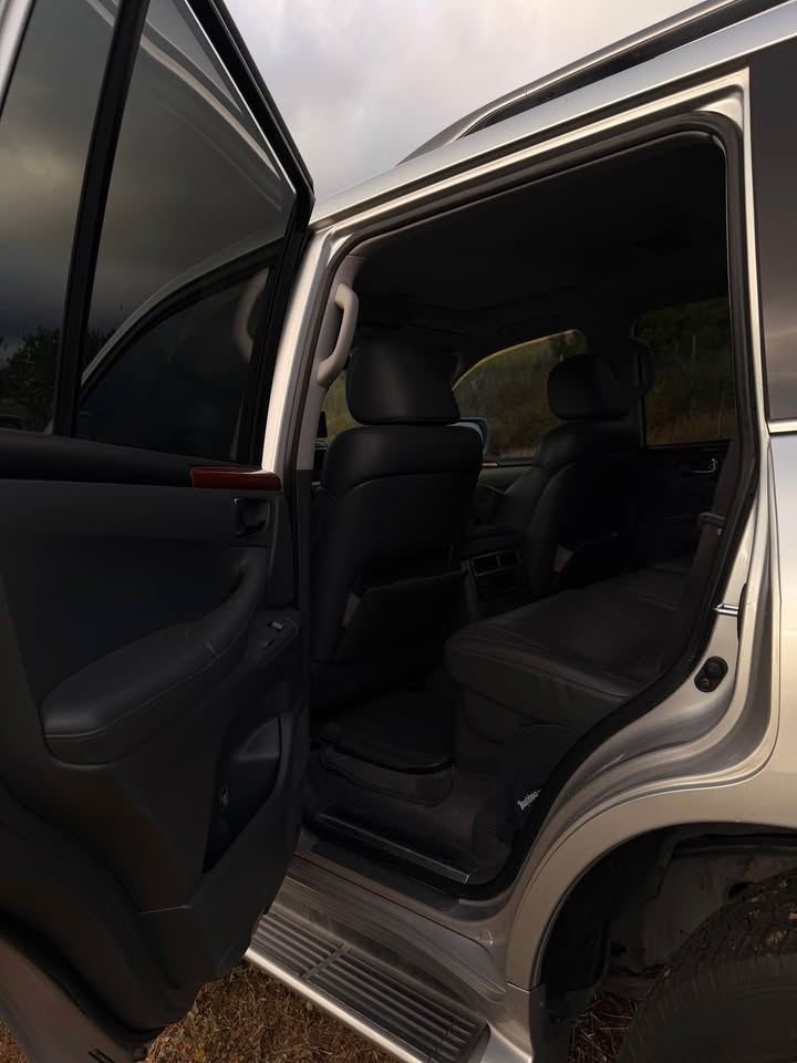2009 Lexus LX · LX 570 Sport Utility 4D in Poway, CA (photo 5) — photo 5