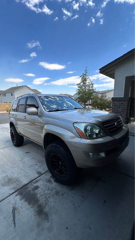 2004 Lexus GX · GX 470 Sport Utility 4D (photo 3) — photo 3