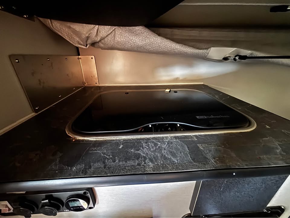 Four Wheel Camper - 2021 Hawk Shell near Hood River, OR (photo 6) — photo 6