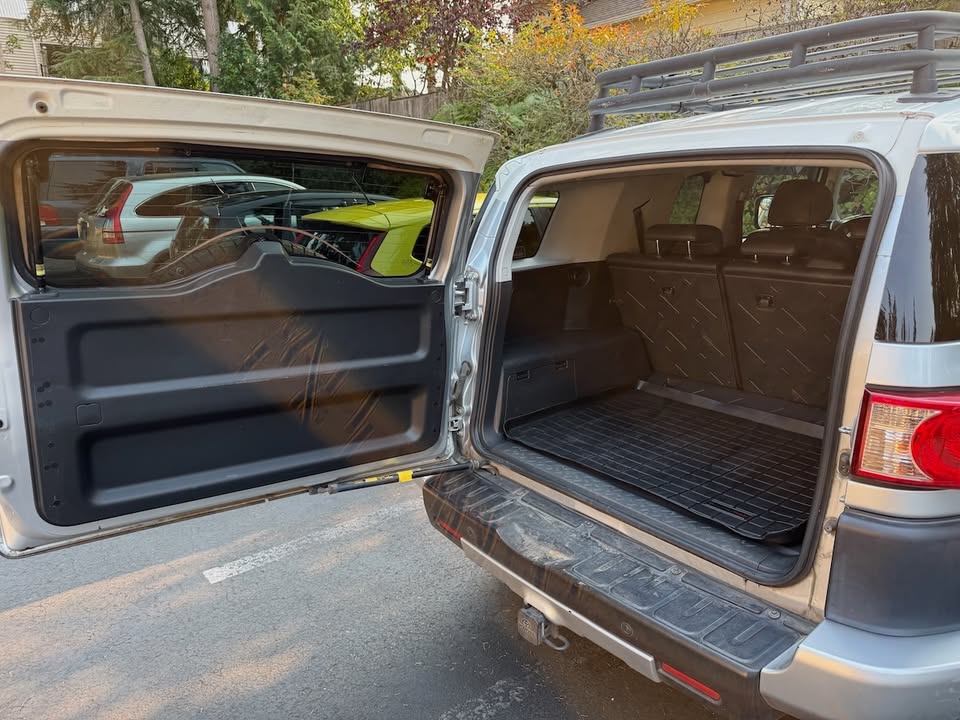 2008 Toyota FJ Cruiser Sport Utility 2D (photo 6) — photo 6
