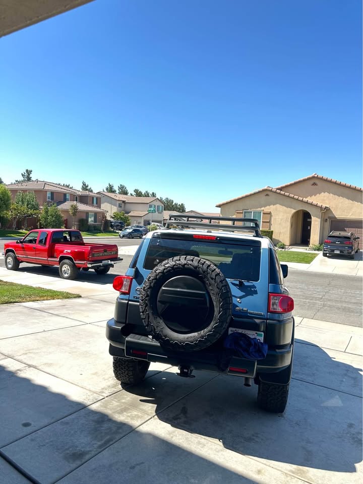 2011 Toyota FJ Cruiser (photo 4) — photo 4