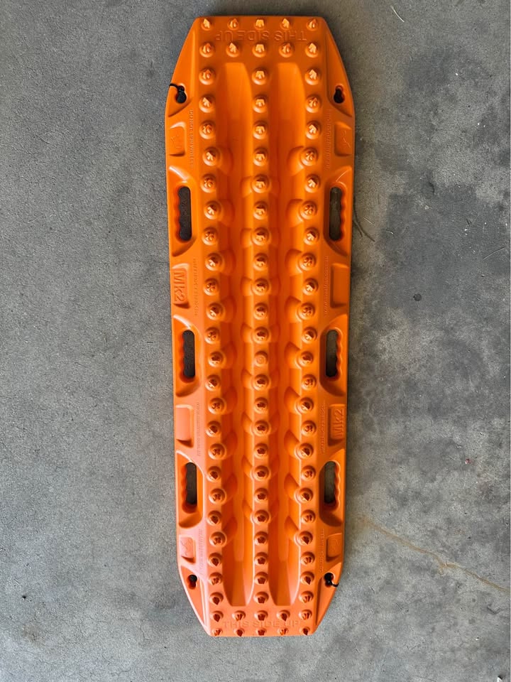 MAXTRAX MKII 45” Recovery Boards with Mounting Pin Set. Brand new, in box (photo 1) — photo 1
