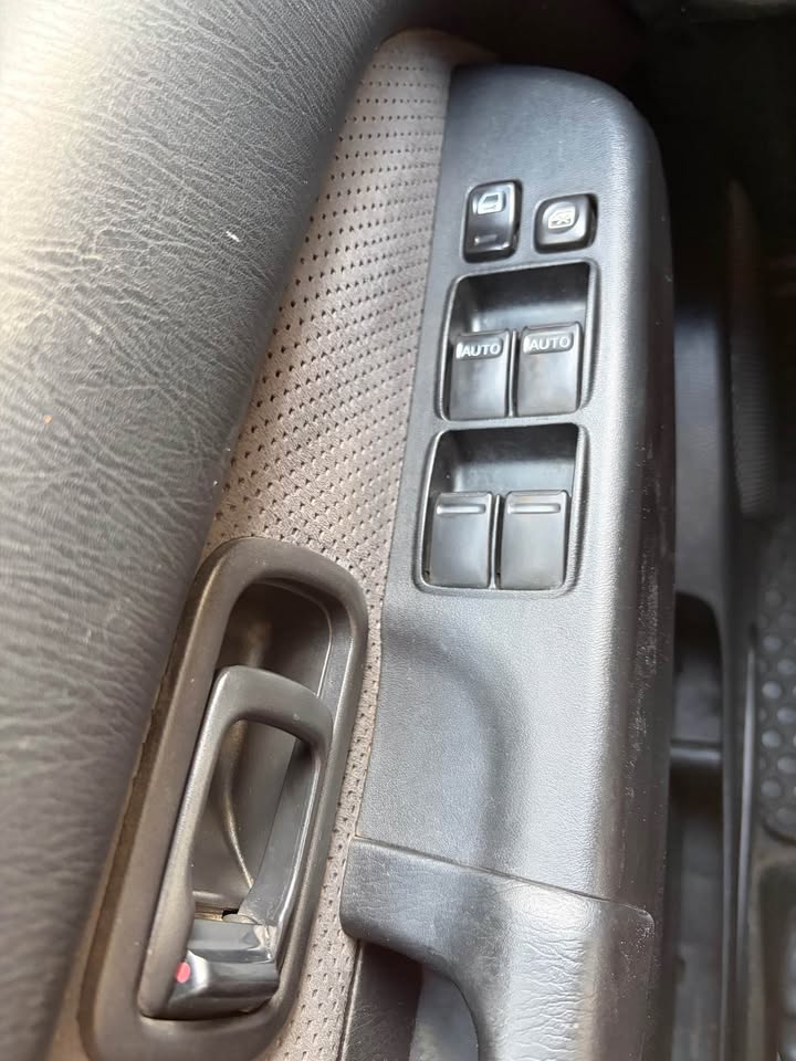2001 Nissan Pathfinder SE Off-Road Sport Utility 4D (photo 12) — photo 12