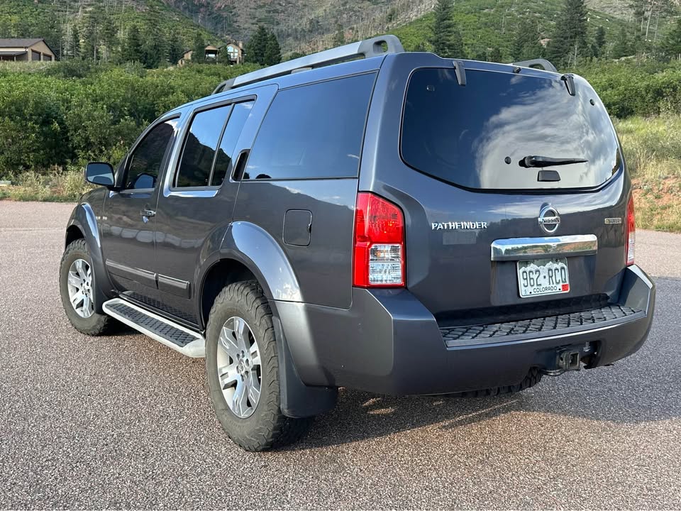 2011 Nissan Pathfinder · Silver Edition Sport Utility 4D in Colorado Springs, CO (photo 4) — photo 4