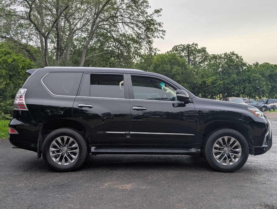 2017 Lexus GX · GX 460 Luxury Sport Utility 4D in Kyle, TX (photo 8)