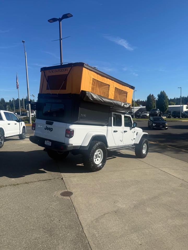 2021 Jeep Gladiator · Sport S Pickup 4D 5 ft in Tacoma, WA (photo 5) — photo 5