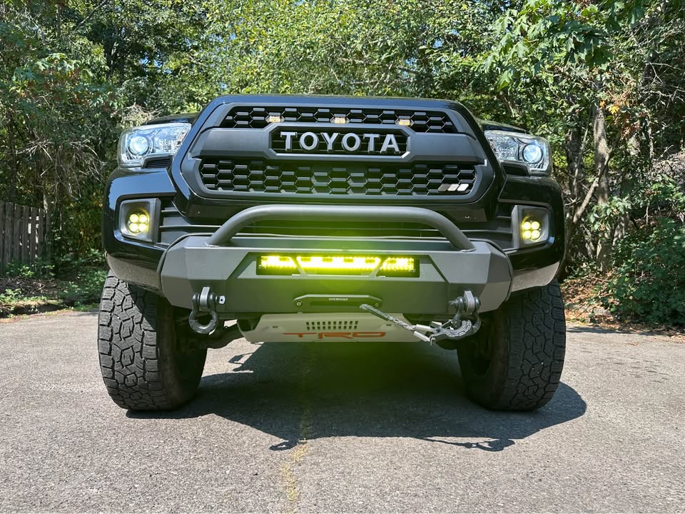 2017 Toyota Tacoma Double Cab · TRD Sport Pickup 4D 5 ft (photo 2) — photo 2