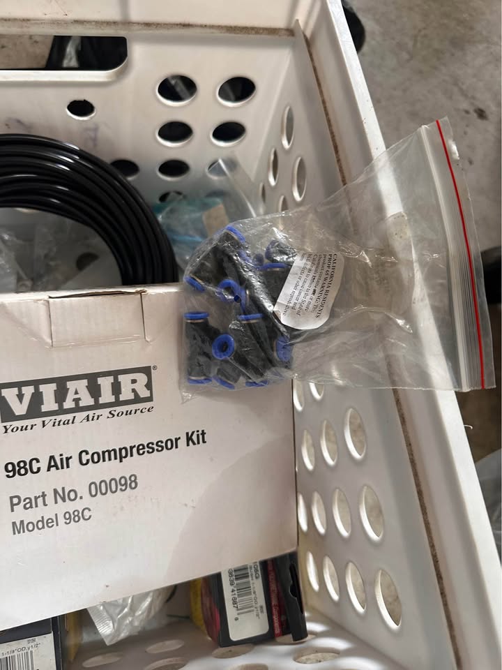 Viair 98C compressor and accessories in Porter, TX (photo 4) — photo 4