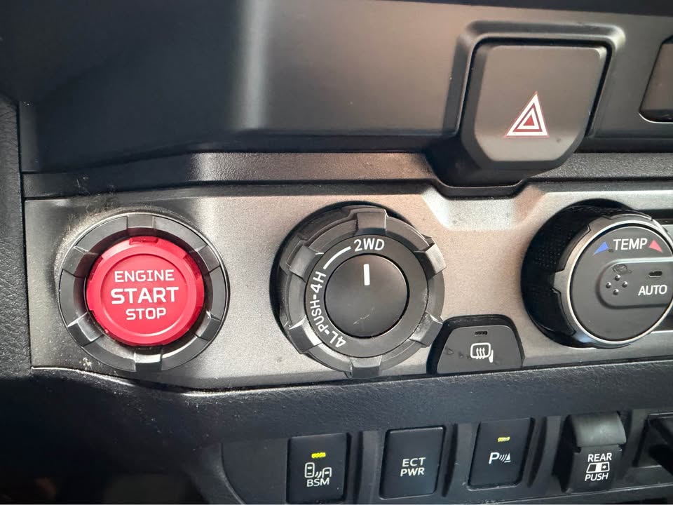 2020 Toyota Tacoma Double Cab · TRD Off-Road Pickup 4D 5 ft (photo 9) — photo 9