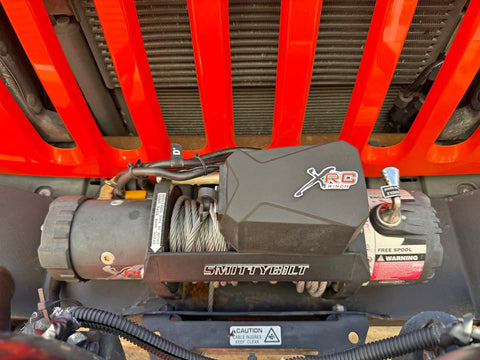 Smittybilt XRC 9,500 lb Winch + Remote Connector – Needs Wiring