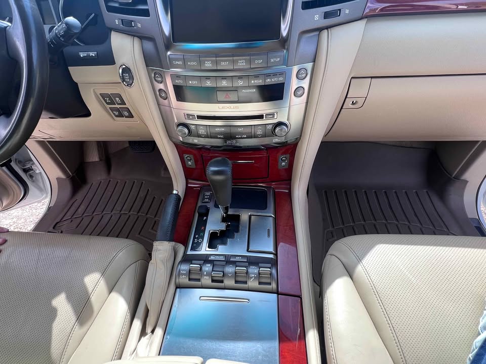 2010 Lexus LX · LX 570 Sport Utility 4D in Snoqualmie, WA (photo 8) — photo 8