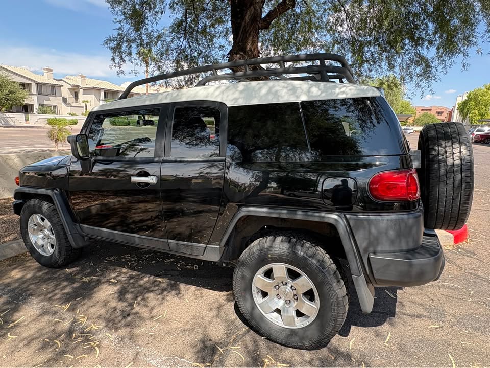 2007 Toyota FJ Cruiser · Sport Utility 2D (photo 12) — photo 12