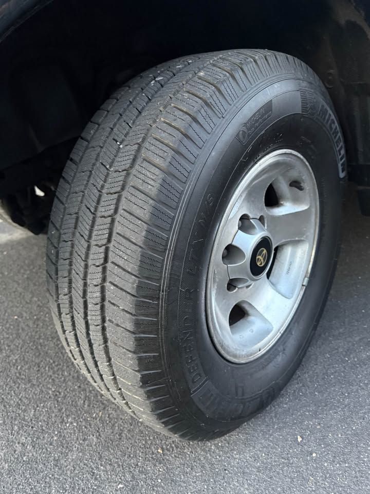 1993 Toyota Landcruiser · 4WD CLEAN LOW MILES ORIGINAL in Sacramento, CA (photo 11) — photo 11