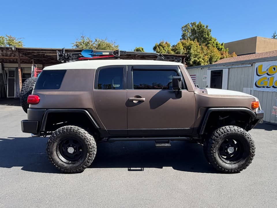 2007 Toyota FJ Cruiser in Danville, CA (photo 3)