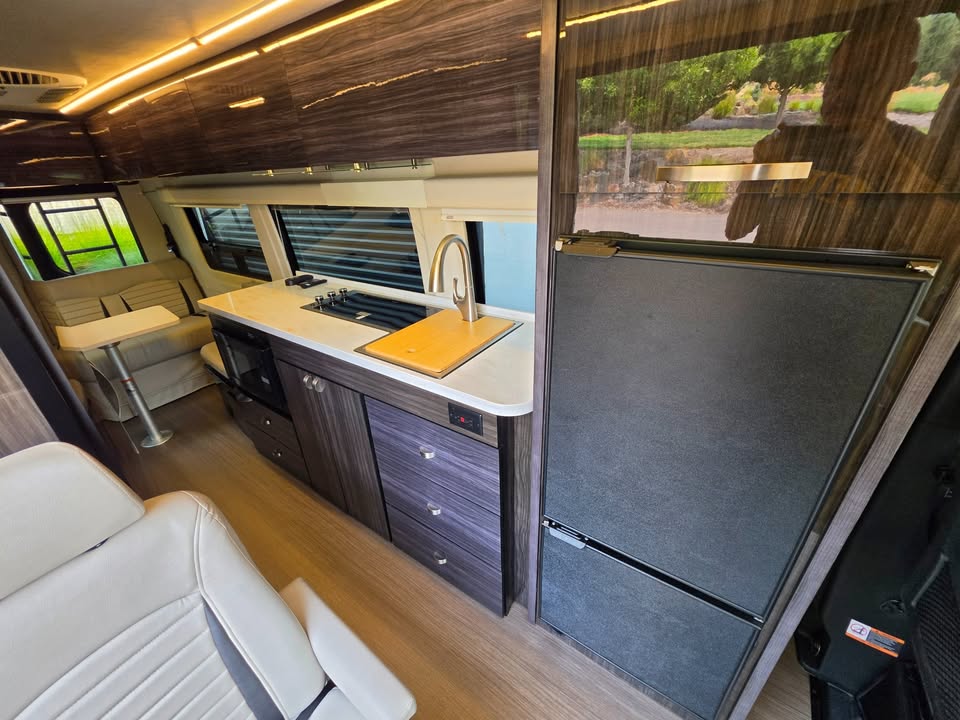 2022 Winnebago era 70b - 4x4 - adventure/luxury van - 18k miles (photo 12) — photo 12