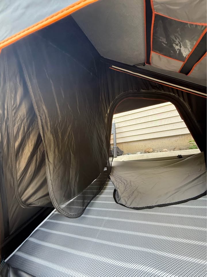 Roofnest Falcon 2 rooftop tent + heated blanket + upgraded mattress (photo 4) — photo 4