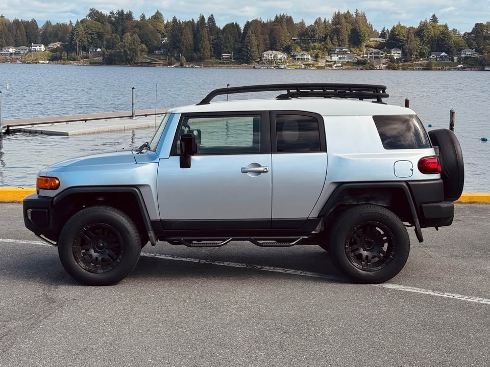 2007 Toyota FJ Cruiser · Sport Utility 2D (photo 7) — photo 7