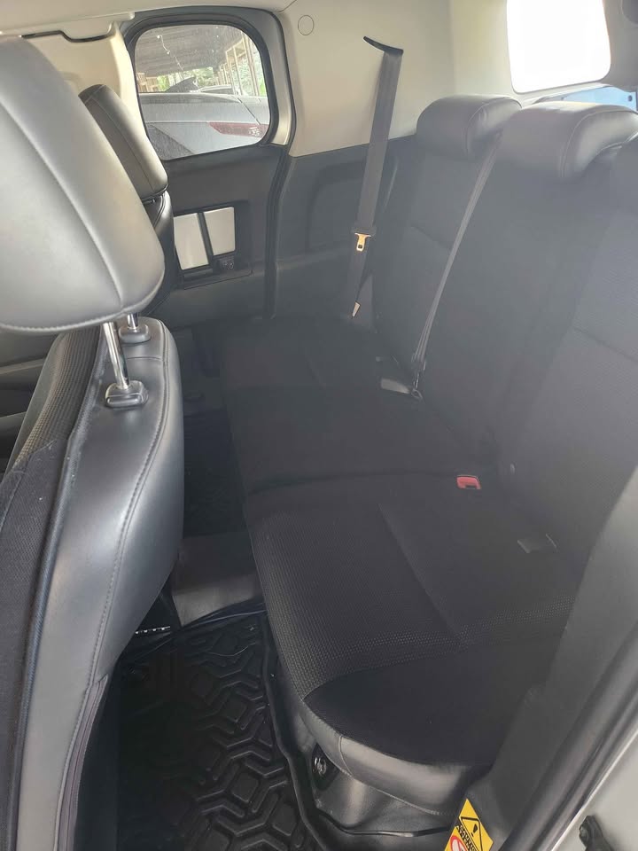 2007 Toyota FJ Cruiser · Sport Utility 2D (photo 5) — photo 5