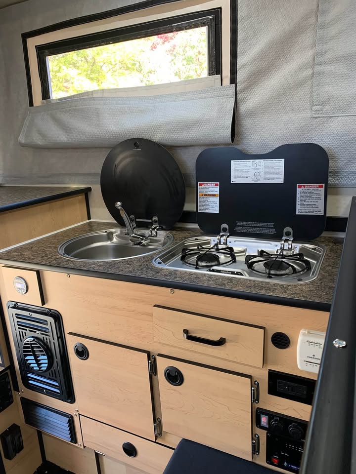2021 Four Wheel Camper Swift in Yuma, AZ (photo 4)