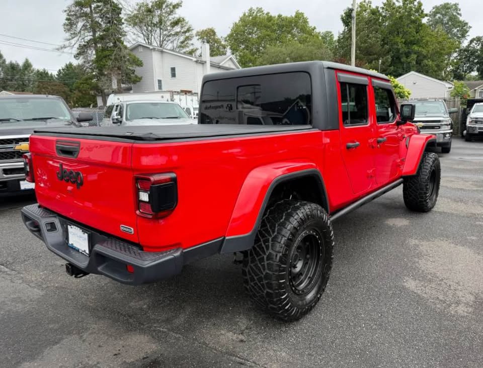 2020 Jeep Gladiator · Overland Pickup 4D 5 ft in Huntington, NY (photo 6) — photo 6
