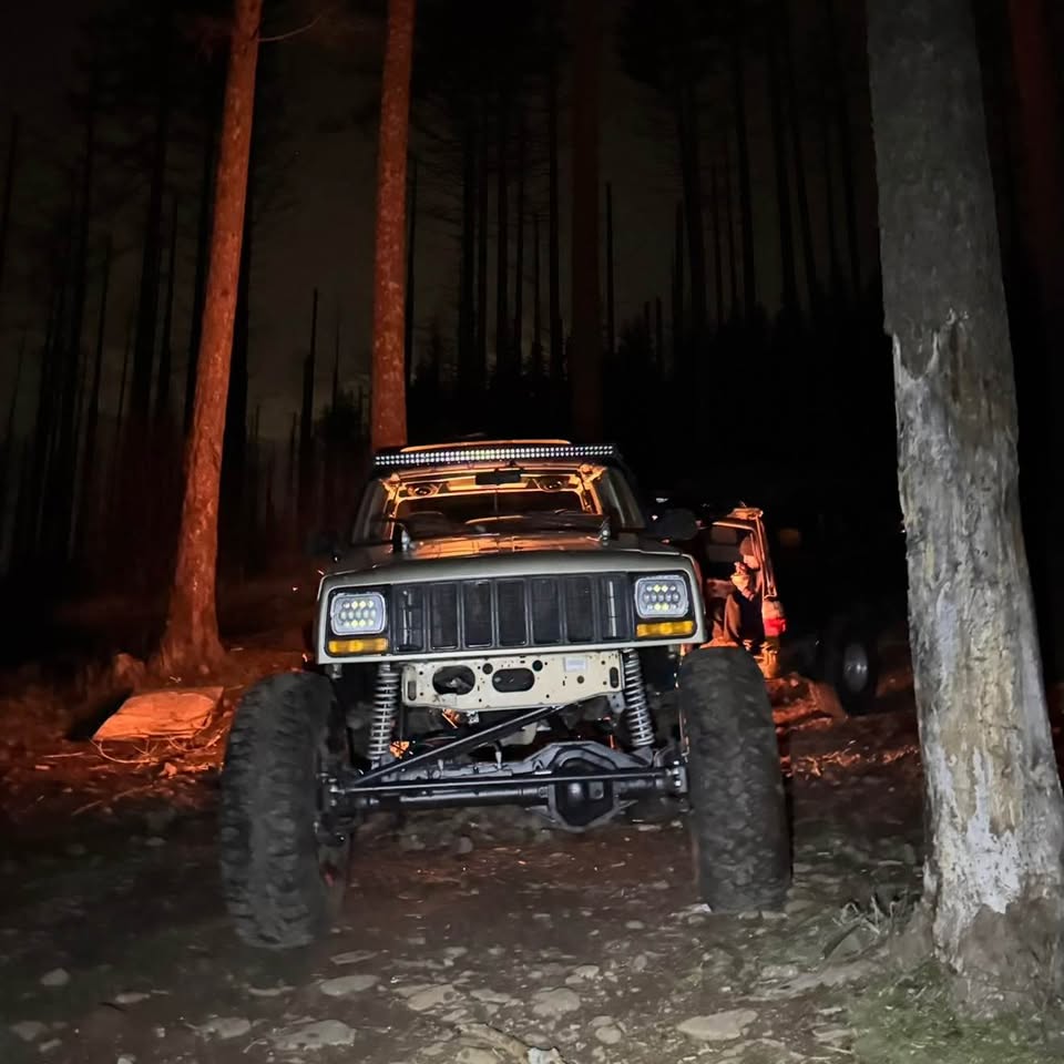 1998 Jeep Cherokee · Classic Sport Utility 4D in Portland, OR (photo 4)