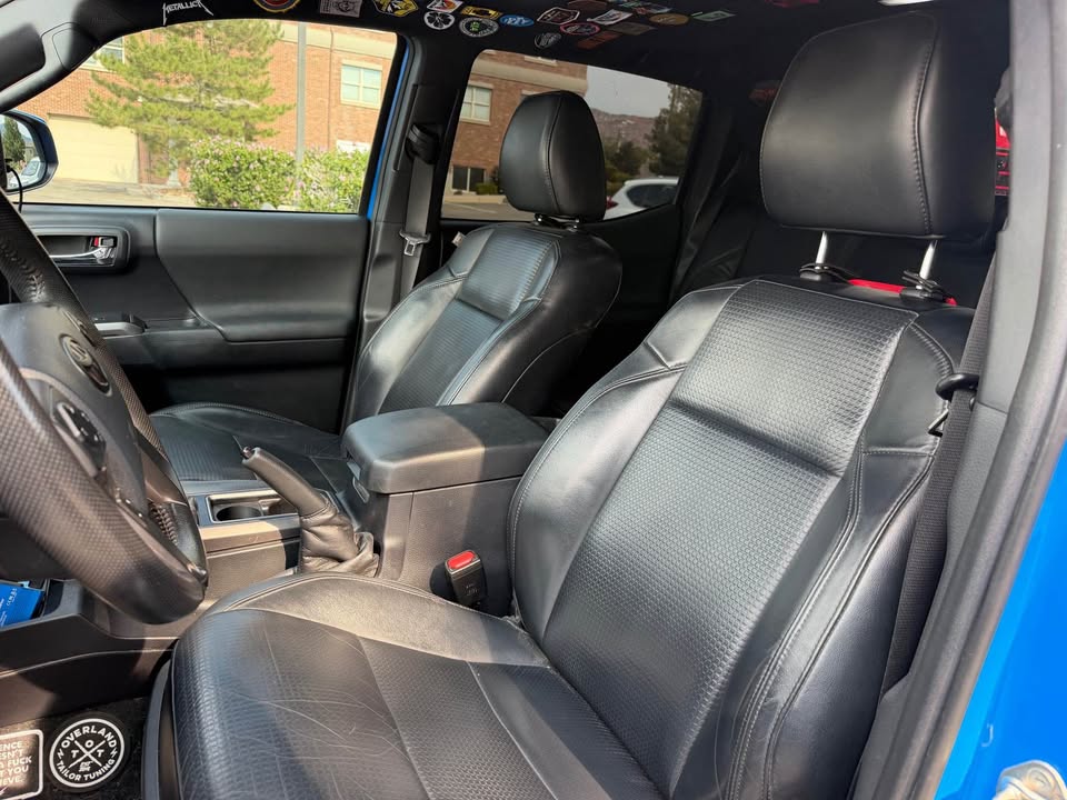 2020 Toyota Tacoma Double Cab · TRD Off-Road Pickup 4D 5 ft (photo 12) — photo 12