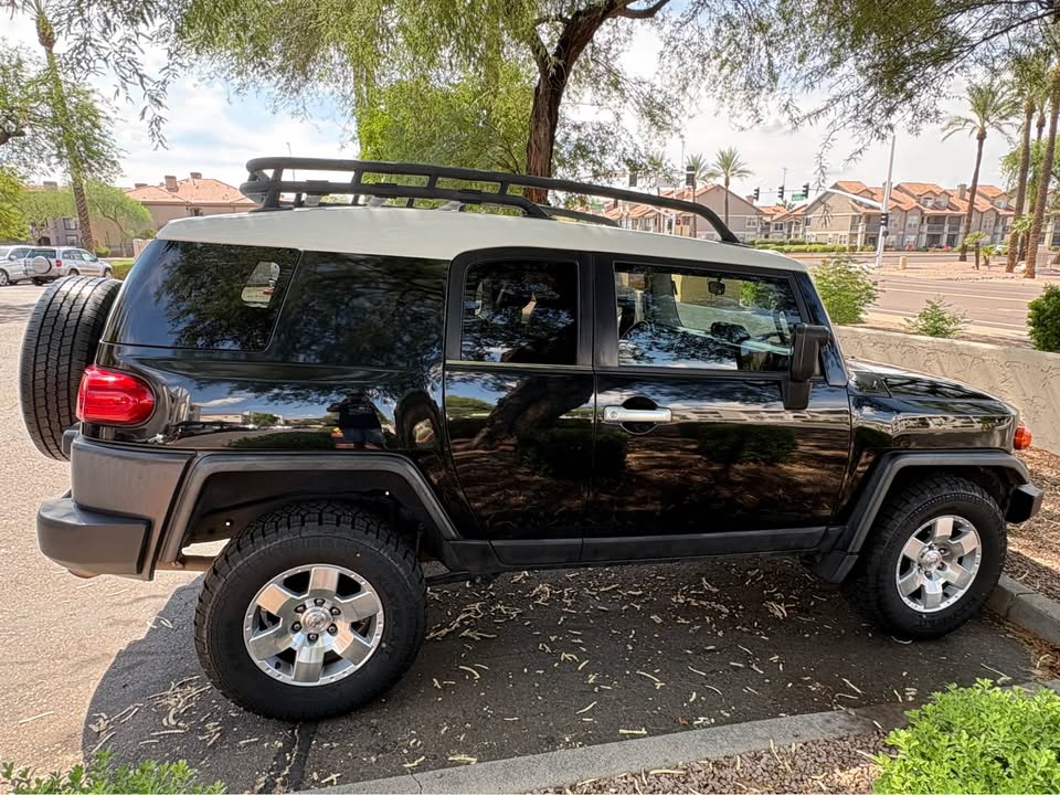 2007 Toyota FJ Cruiser · Sport Utility 2D (photo 8) — photo 8