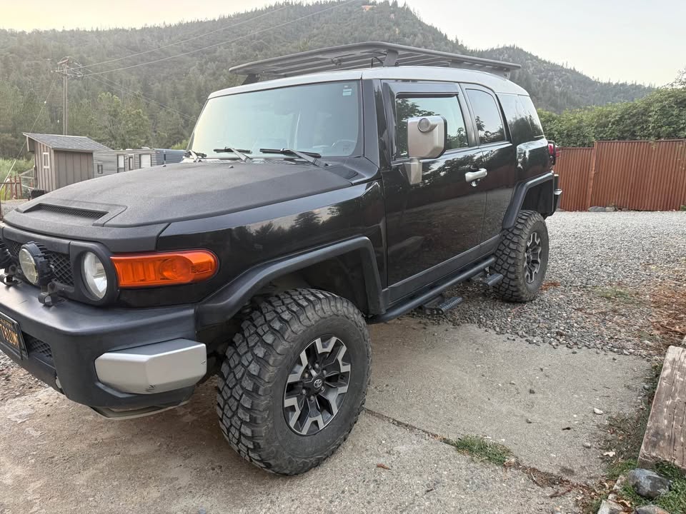 2009 Toyota FJ Cruiser · Sport Utility 2D (photo 2) — photo 2