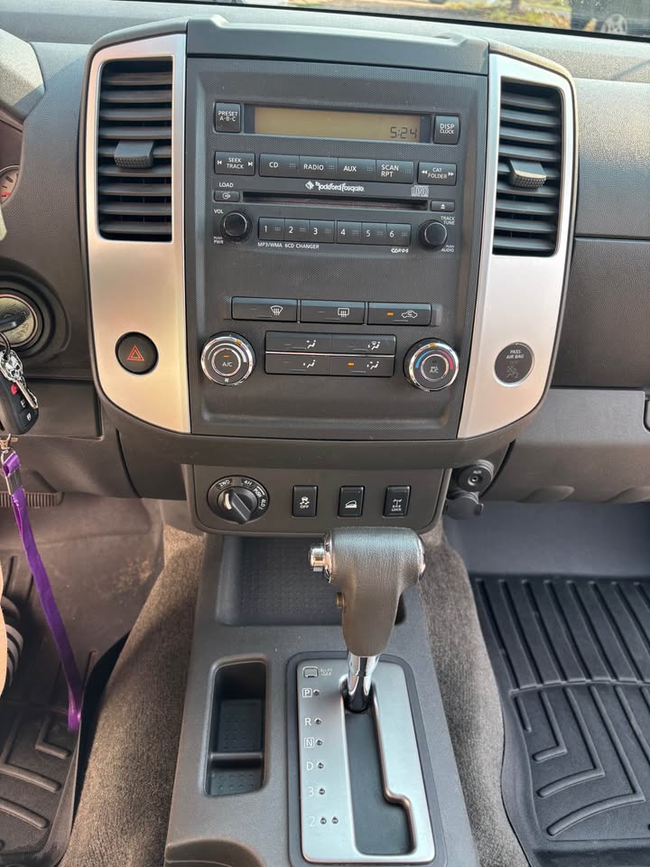 2012 Nissan Xterra · PRO-4X Sport Utility 4D (photo 8) — photo 8
