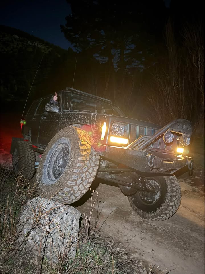 2000 Jeep Cherokee · Limited Sport Utility 4D in Leavenworth, WA (photo 10) — photo 10