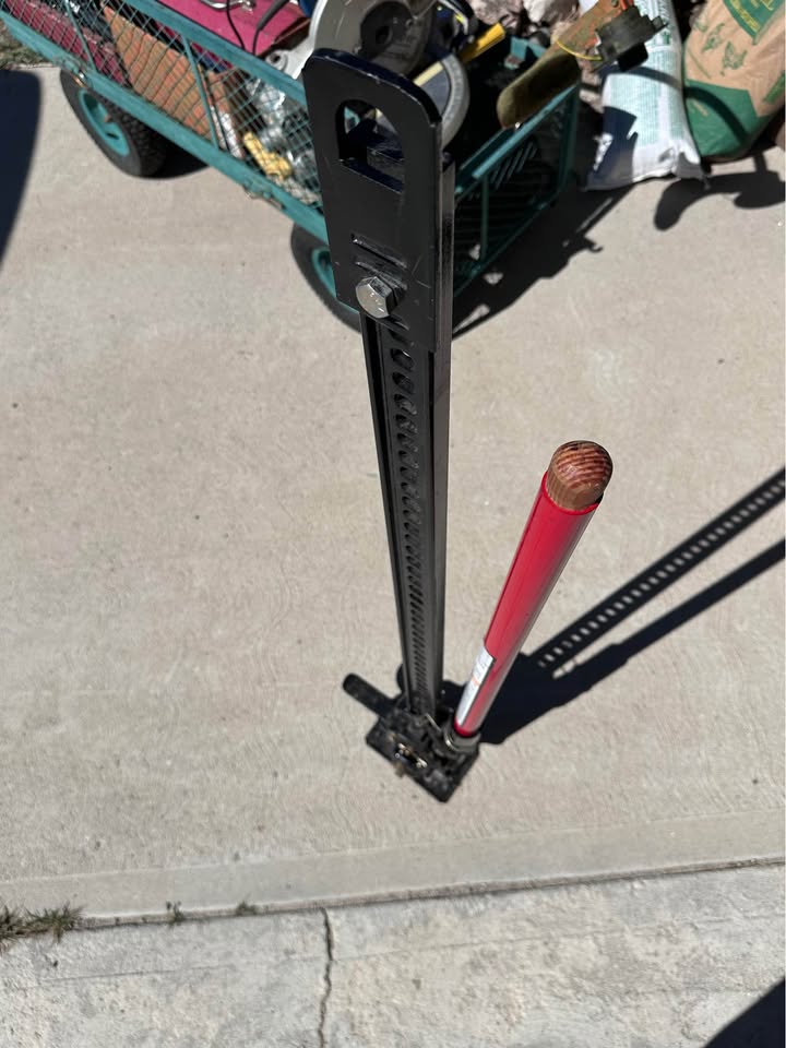 Hi-Lift 48" All-Cast Farm Jack (Model HL-484) - Excellent Condition in Jackson, WY (photo 4) — photo 4