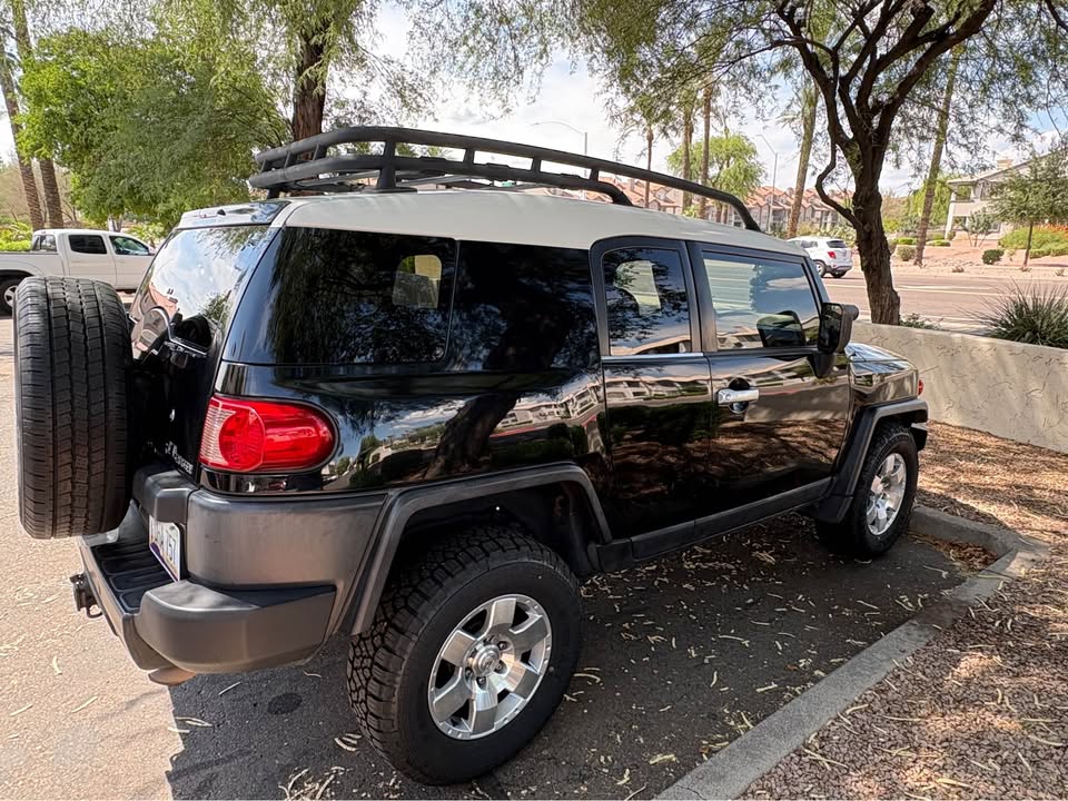 2007 Toyota FJ Cruiser · Sport Utility 2D (photo 9) — photo 9