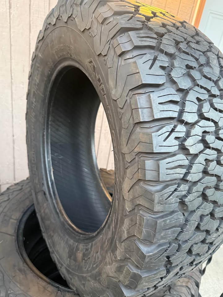 35x12.5020 BFGoodrich All-Terrain T/A KO2 95% left tread in Tacoma, WA (photo 6)