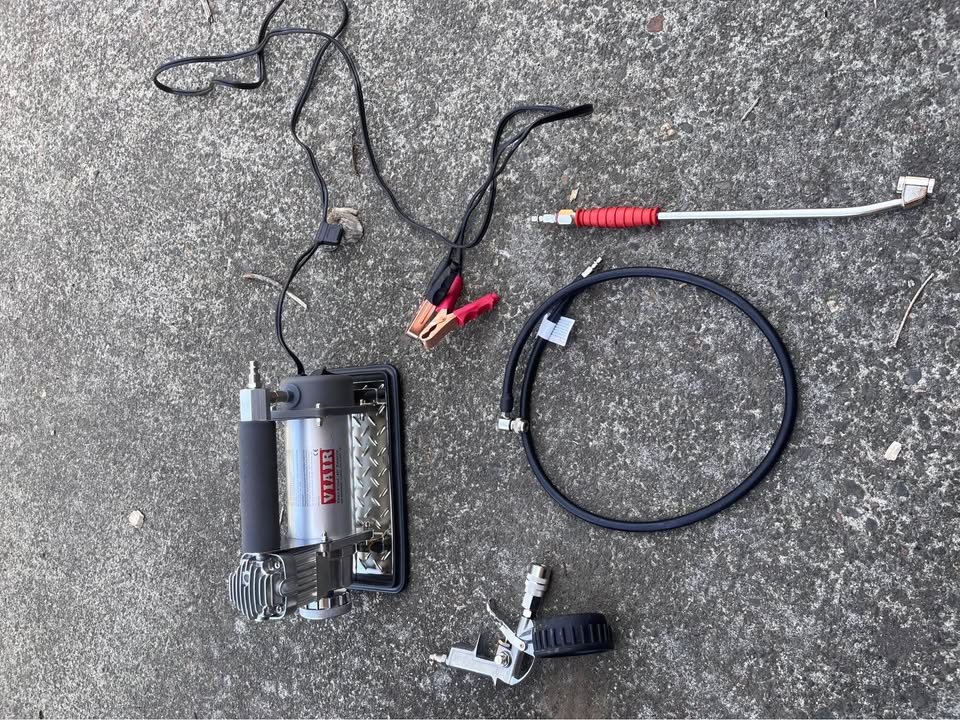 VIAIR 400p-RVS Automatic Portable Compressor (photo 4) — photo 4