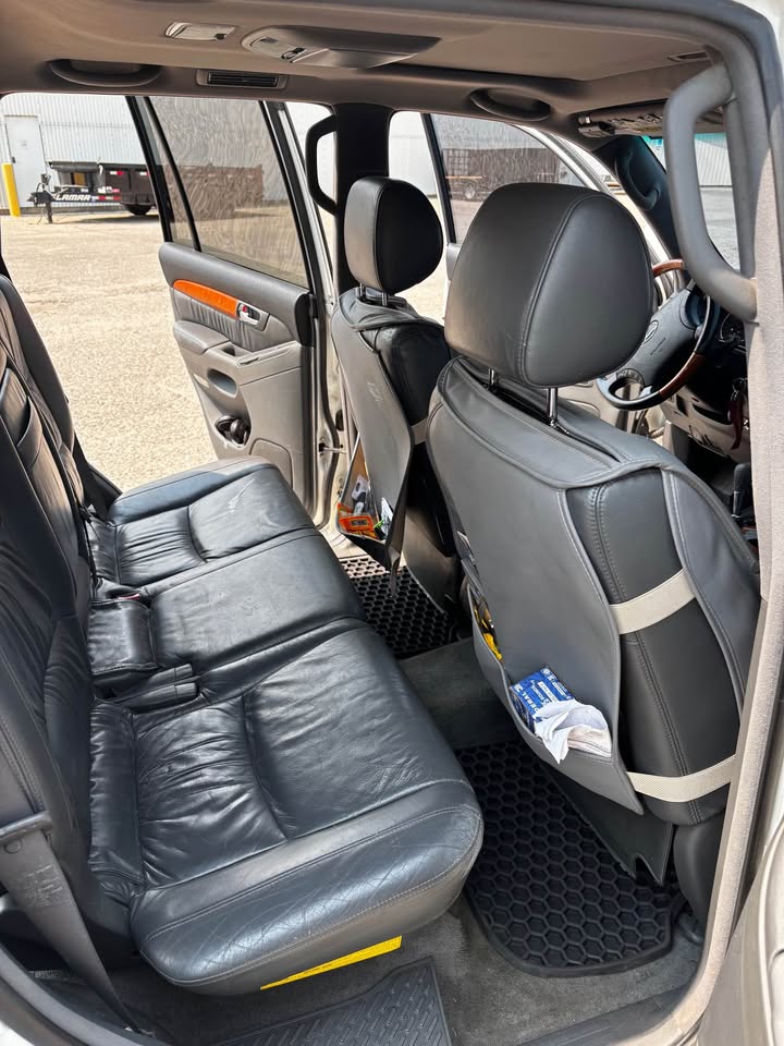 2004 Lexus GX · GX 470 Sport Utility 4D (photo 8) — photo 8