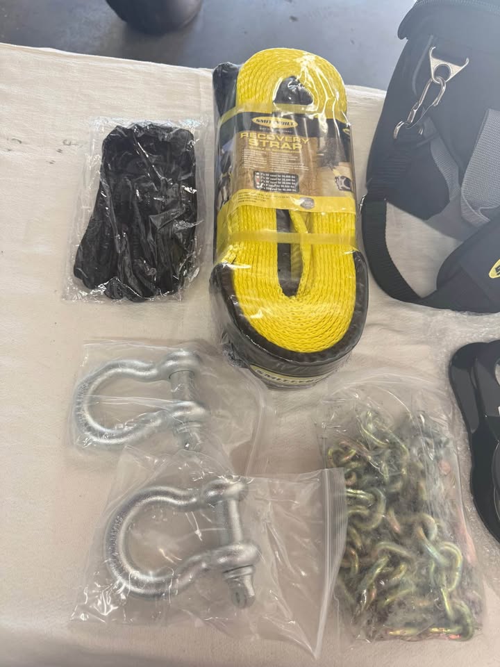 Brand new smittybilt winch accessory bag 2725 retail price $219.99 asking price $200 everything incl in Lake Elsinore, CA (photo 4) — photo 4