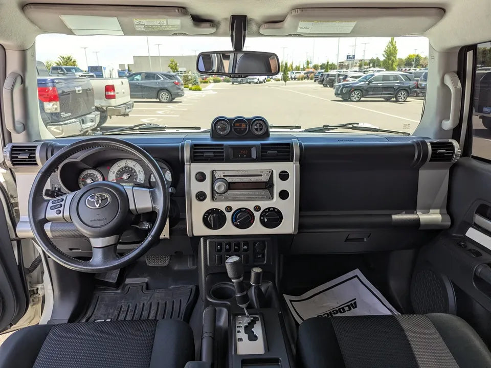 2010 Toyota FJ Cruiser (photo 10) — photo 10