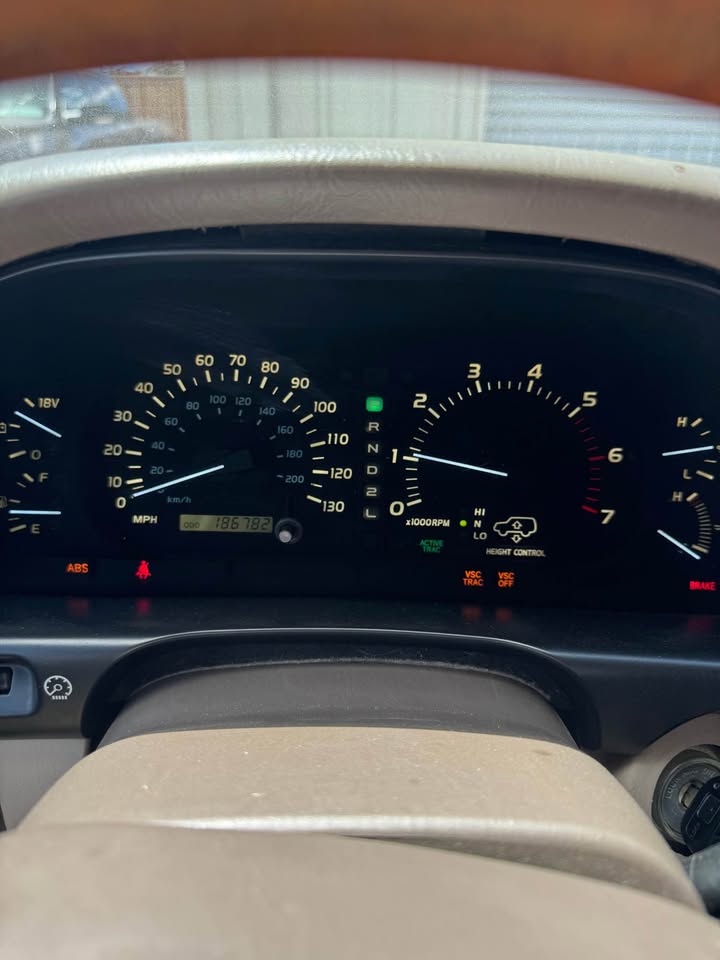 Lexus lx 470 in West Sacramento, CA (photo 10) — photo 10
