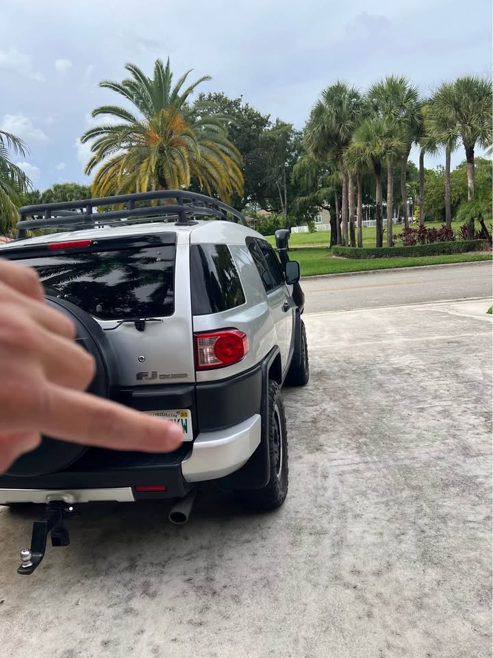 2007 Toyota FJ Cruiser · Sport Utility 2D (photo 4) — photo 4
