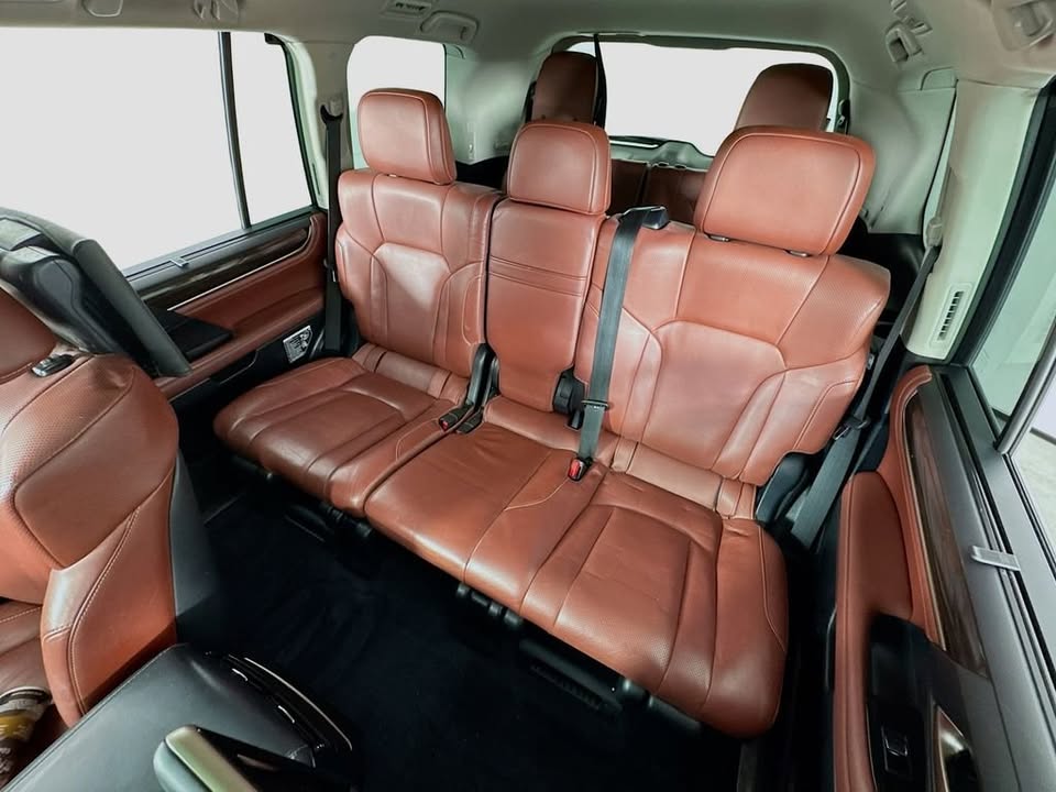 2018 Lexus LX 570 3-Row 4WD in Puyallup, WA (photo 11) — photo 11