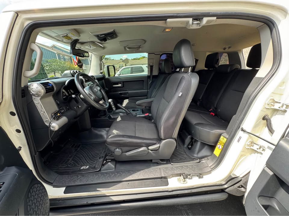 2013 Toyota FJ Cruiser 4WD – 90k Miles – Iceberg White – in Lexington, KY (photo 8) — photo 8