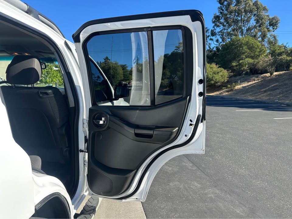 2011 Nissan Xterra PRO-4X Sport Utility 4D in San Mateo, CA (photo 11) — photo 11
