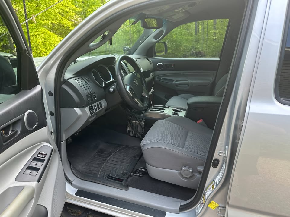 2012 Toyota Tacoma (photo 8) — photo 8